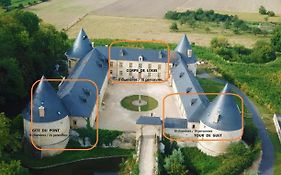 3 Gîtes avec piscine au Château de Charbogne